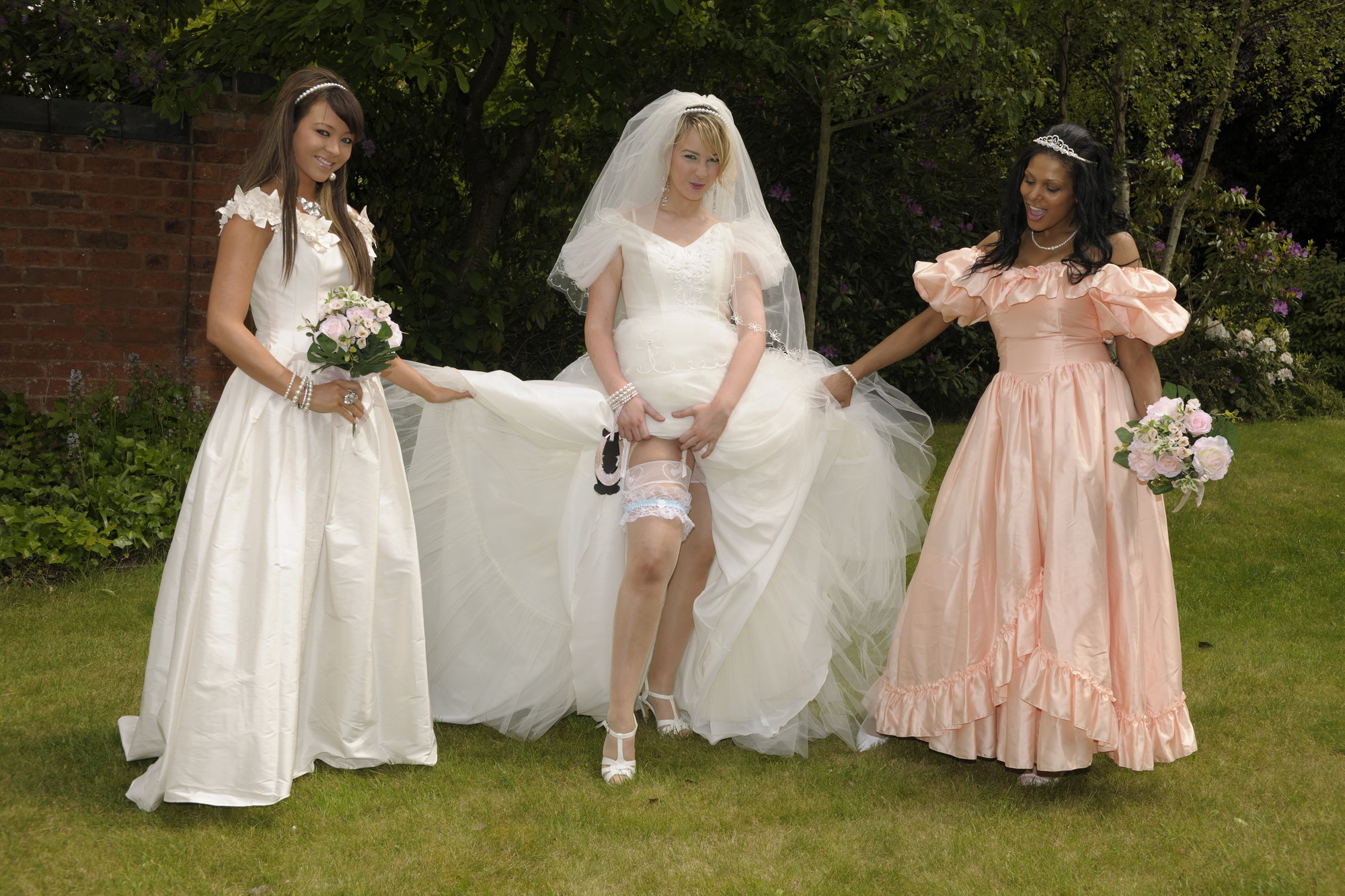 Bride bridesmade s